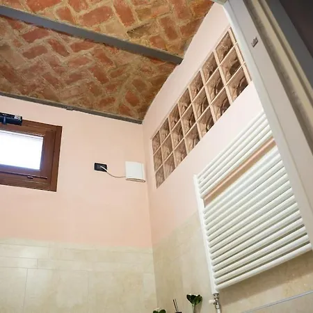Prestigioso Flat Al Piano Terra * فيرّارا