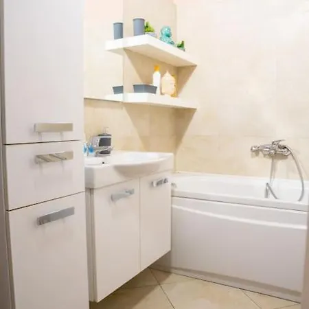 Prestigioso Flat Al Piano Terra فيرّارا